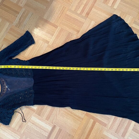 High-low flowy embroidered black dress - Picture 7 of 11